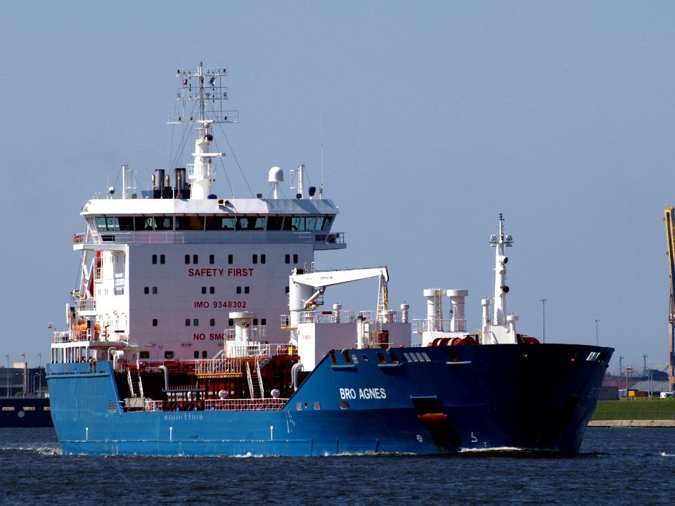 Bro Agnes at IJmuiden, p2 18April2009