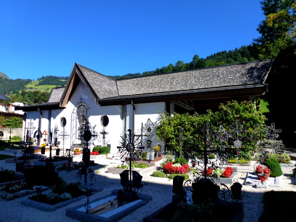 Brixen-im-Thale-Aufbahrungshalle