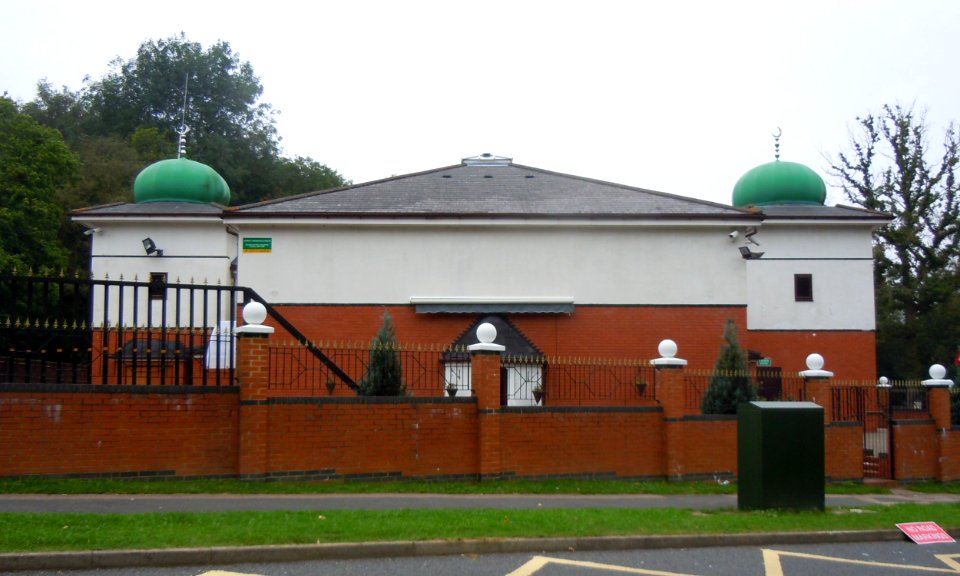 Broadfield Islamic Centre and Mosque, Broadwood Rise, Broadfield (September 2014) (2)