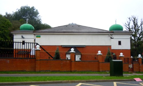 Broadfield Islamic Centre and Mosque, Broadwood Rise, Broadfield (September 2014) (2)