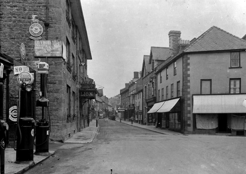 Broad street, Builth Wells (1293469)