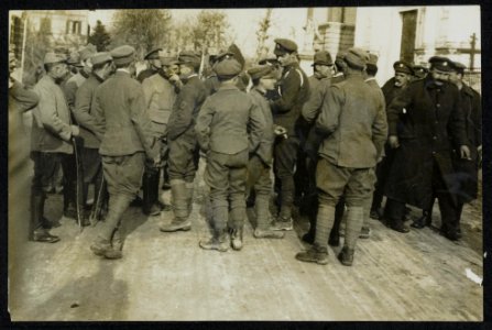 British, French and Italian troops were friends at once, and it is very common t, Bestanddeelnr 158-1503