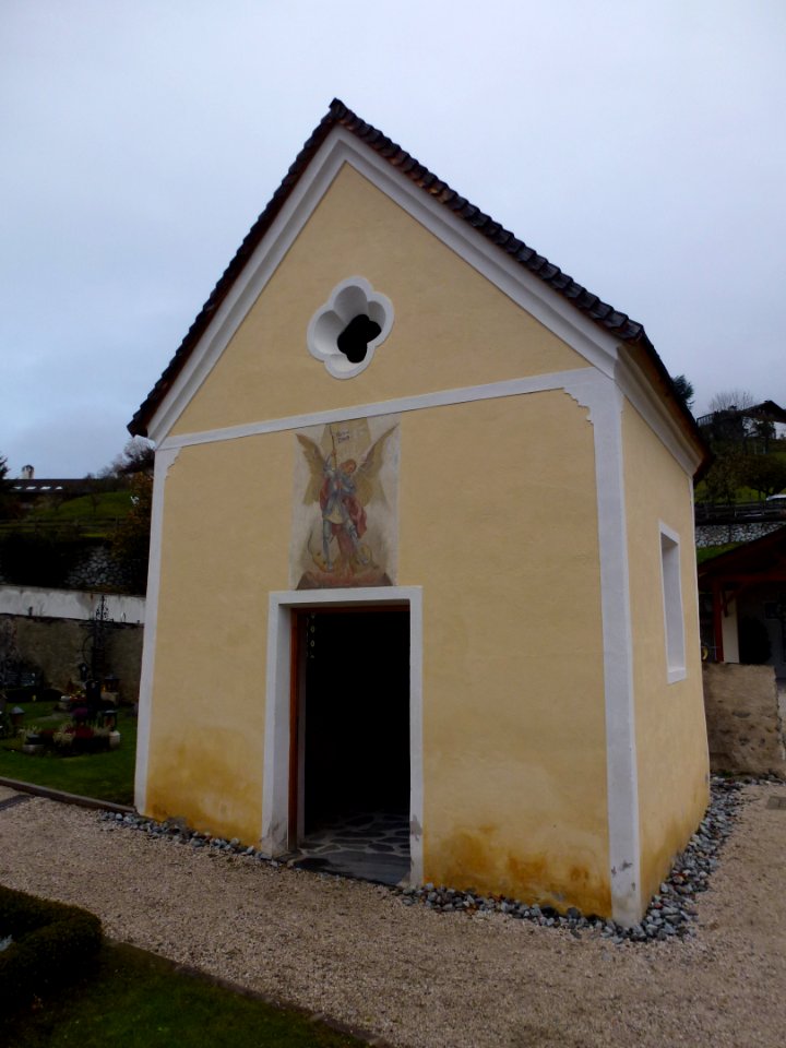 Brixen-StAndrä-Pfarrkirche-HlAndrä-Friedhofskapelle