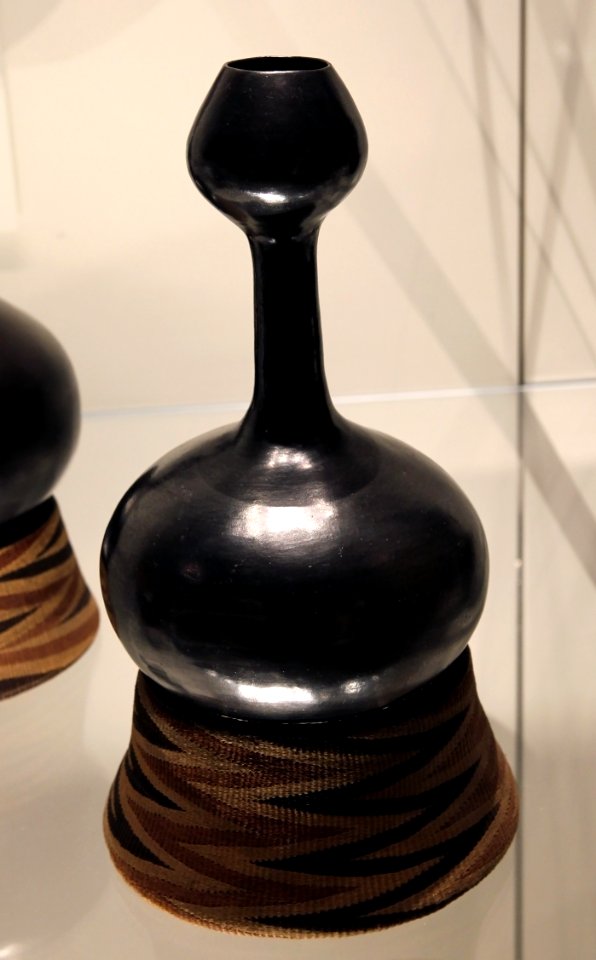 British Museum Room 25 Burnished pottery vessel from Uganda 19th century 1 17022019 4857