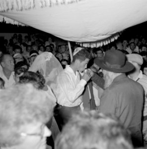 Bruiloft in de kibboets Yad Mordechai bij Asjkelon in het zuidwesten van Israel., Bestanddeelnr 255-4193