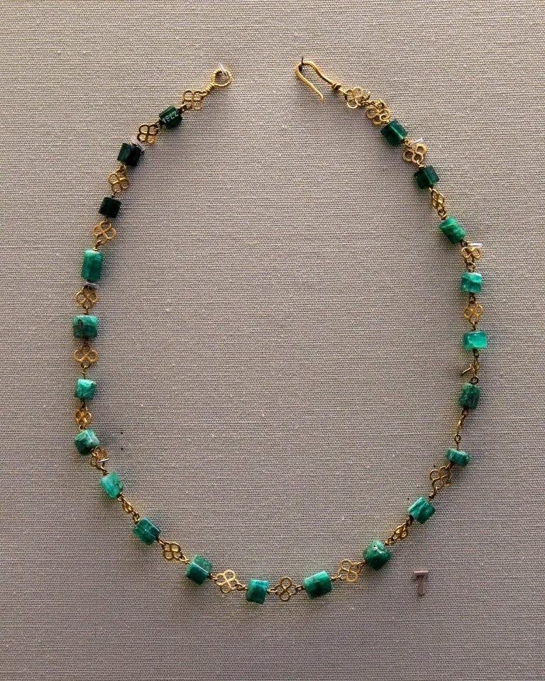 British Museum Roman Empire 18022019 Emeralds and gold necklace 5806