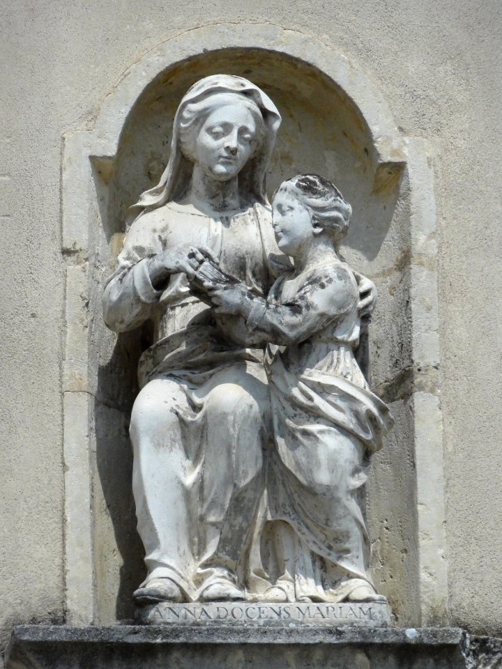 Bruley (Meurthe-et-M.) Église Saint-Martin XIXe (04) statue de façade Anna docens Maria