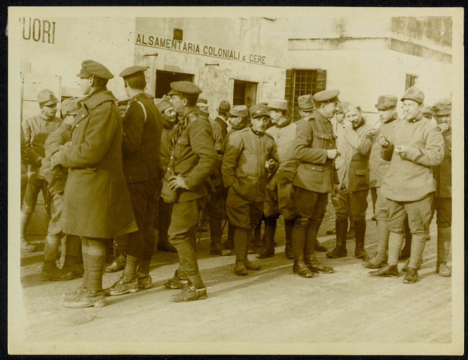 British, French and Italian troops were friends at once, and it is very common t, Bestanddeelnr 158-1514
