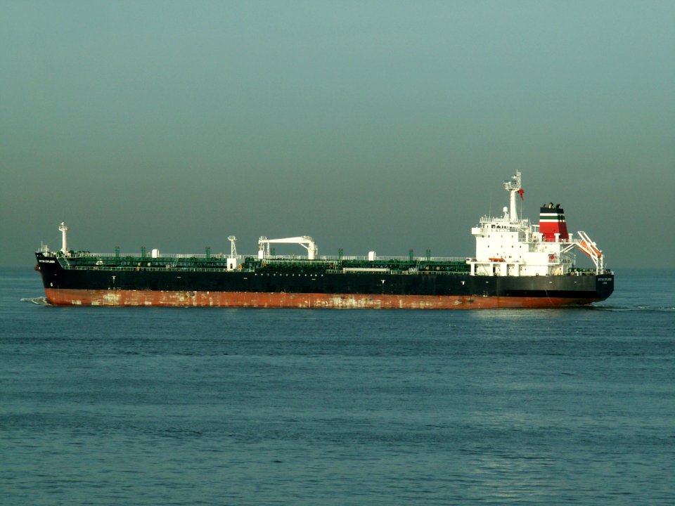 BRITISH EXPLORER - IMO 9251561 - Callsign VQGB2 p2 leaving Port of Rotterdam, Holland 24-Jan-2006