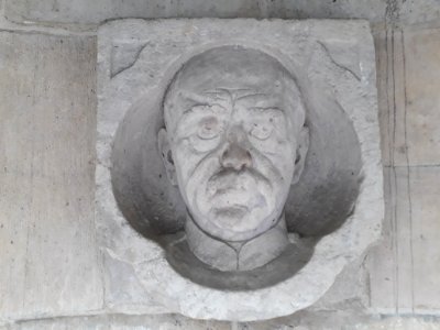 Brunnen Universitätshauptgebäude Jena 05