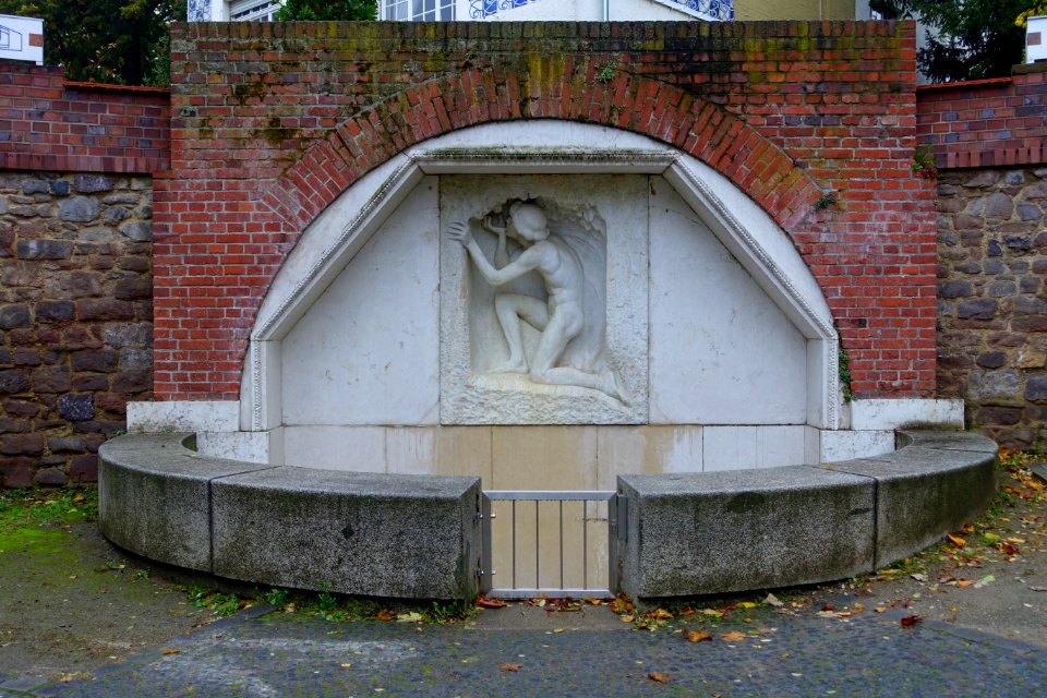 Brunnenanlage Trinkender Jüngling (Jüngling an der Quelle) by Joseph Maria Olbrich and Ludwig Habich - Mathildenhöhe - Darmstadt, Germany - DSC01345