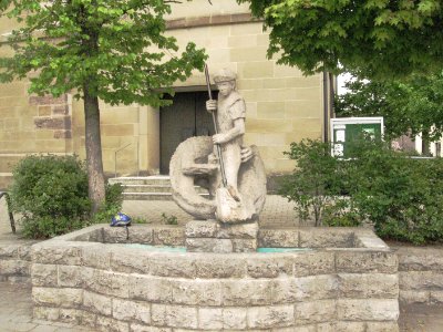 Brunnen vor St. Georg in Bühlertann