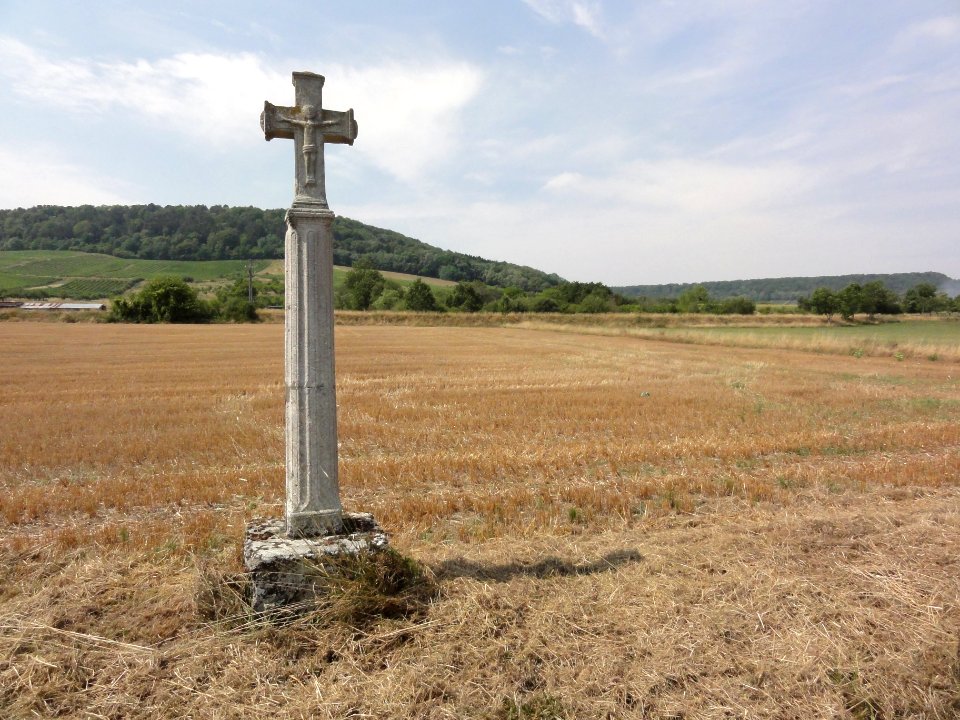 Bruley (Meurthe-et-M.) croix de chemin et paysage