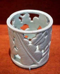 Brush holder, Korea, Joseon, 19th century, porcelain - National Museum of Natural History, United States - DSC00505