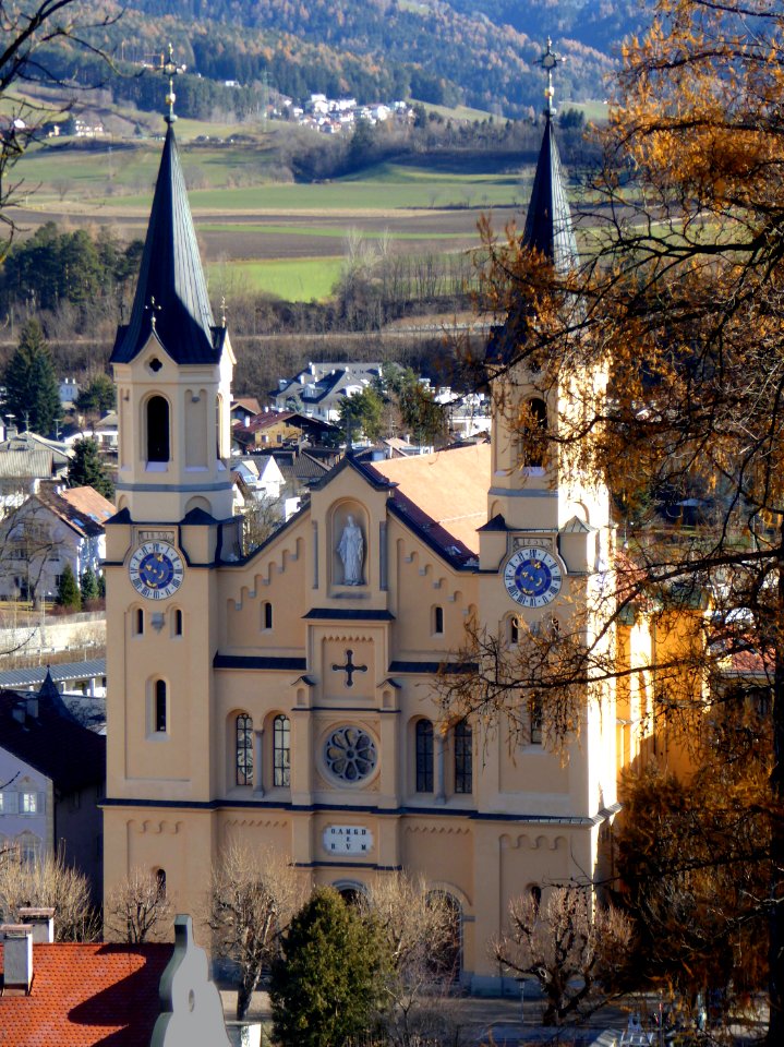 Bruneck, Pfarrkirche von Westen, 3