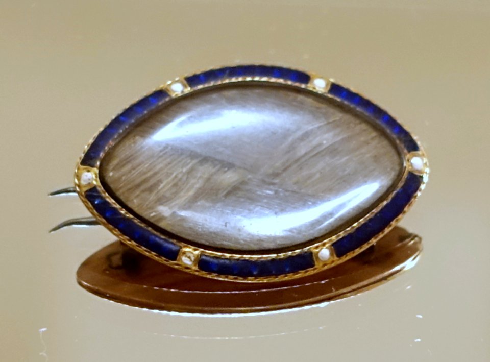 Brooch with hair of Maria Brown Austin, c. 1824-1851 - O. Henry Museum - Austin, Texas - DSC09277