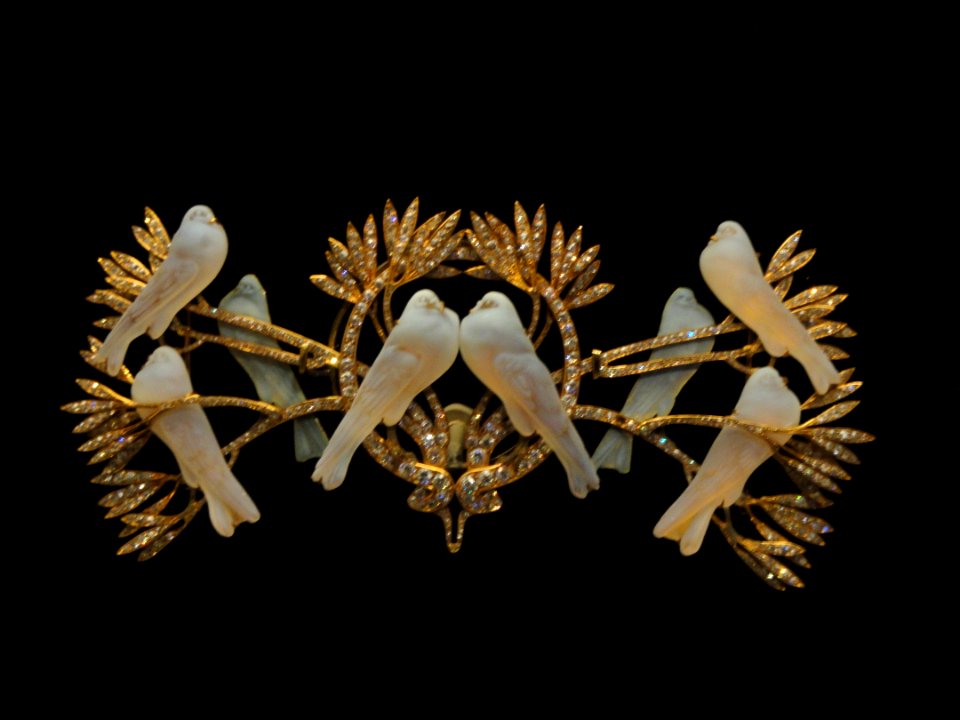 Brooch by Rene Lalique, given by the people of Paris to Edith Wilson, 1919 - National Museum of American History - DSC06303