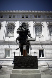 Bronze statue of Assyrian king Ashurbanipal at the San Francisco Asian Art Museum 01