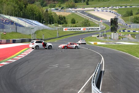 Safety car damage to the bodywork vehicle