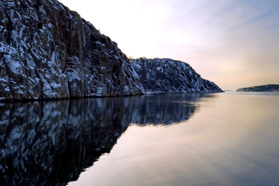 Brofjorden and snowy cliffs at Loddebo 1