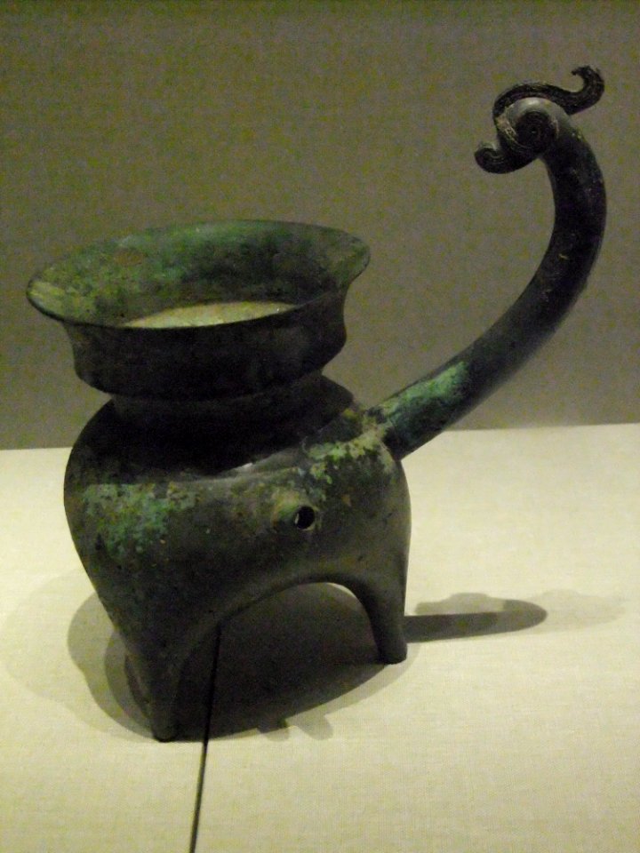 Bronze He of dragon head design, Spring and Autumn period, Anhui Museum