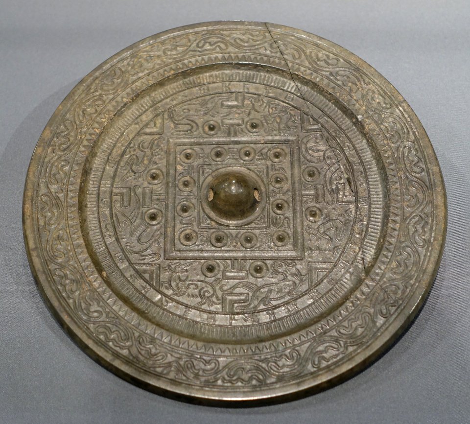 Bronze mirror with LTV pattern and four deities motifs, Eastern Han dynasty, from M1 at the construction site of No. 65, Meihua Cun, Guangzhou - Hong Kong Museum of History - DSC00832