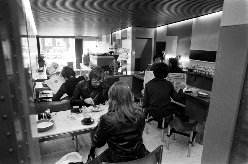Broodjeswinkel in Amsterdam (Vijzelstraat), Bestanddeelnr 927-5468