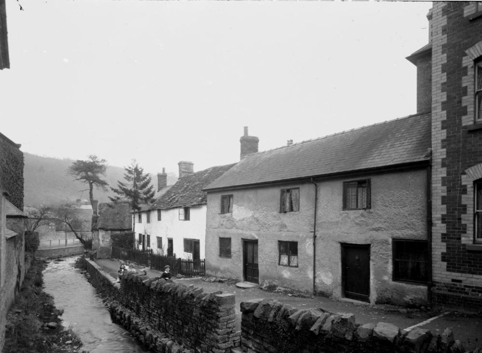 Brook cottages, Knighton (1294758)