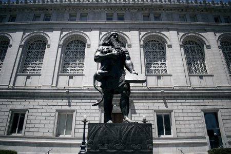 Bronze statue of Assyrian king Ashurbanipal at the San Francisco Asian Art Museum 02