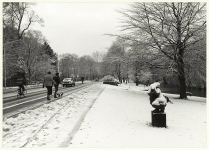 Brouwerskolkweg in de winter. NL-HlmNHA 54016706