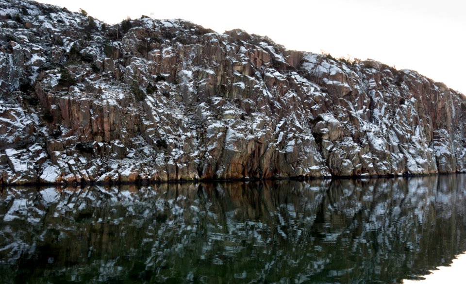Brofjorden and snowy cliffs at Loddebo 2
