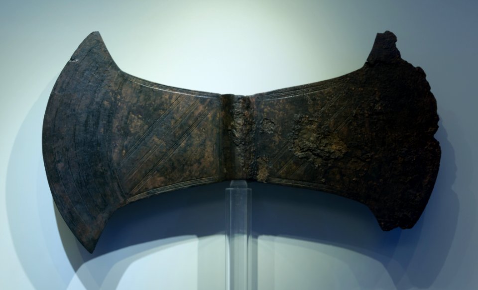 Bronze votive double axe archmus Heraklion