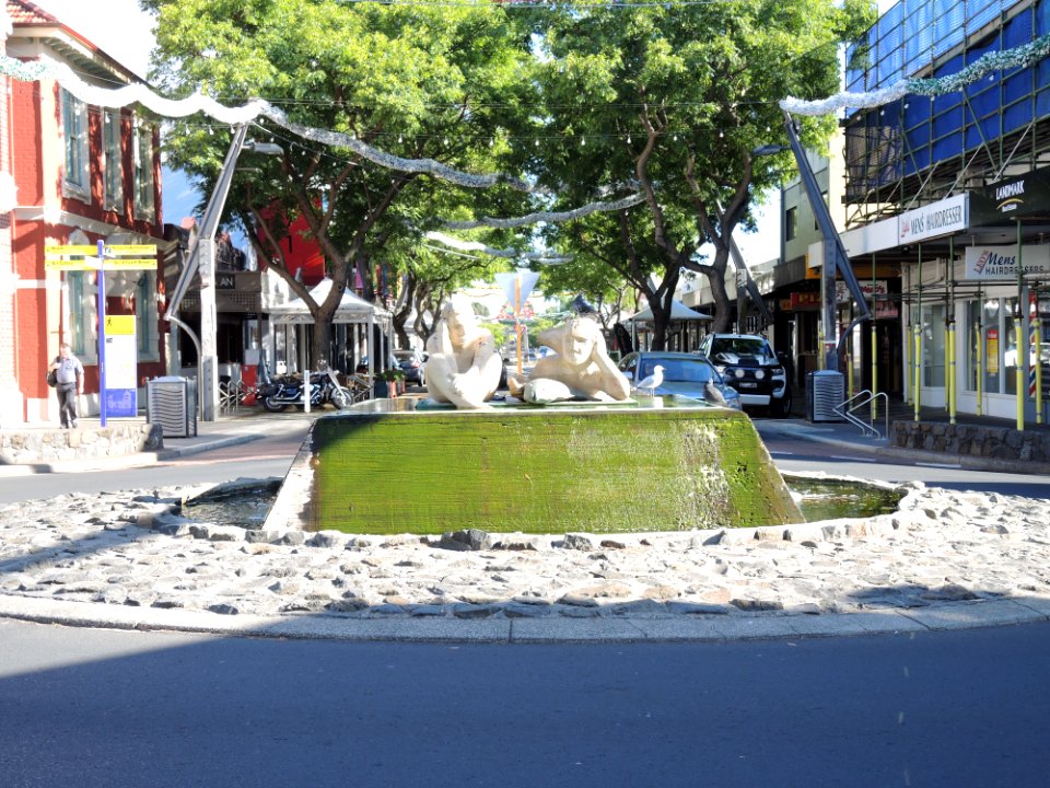 Brother & Sister sculpture, Victoria Street & Wellington Street Bunbury