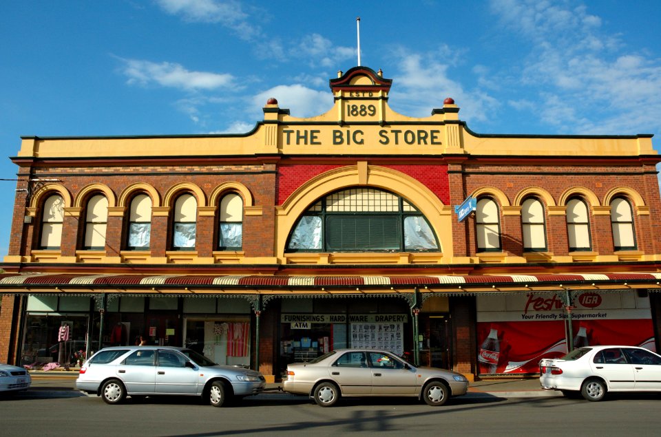 Browns-Big-Store-Longford-20070421-031