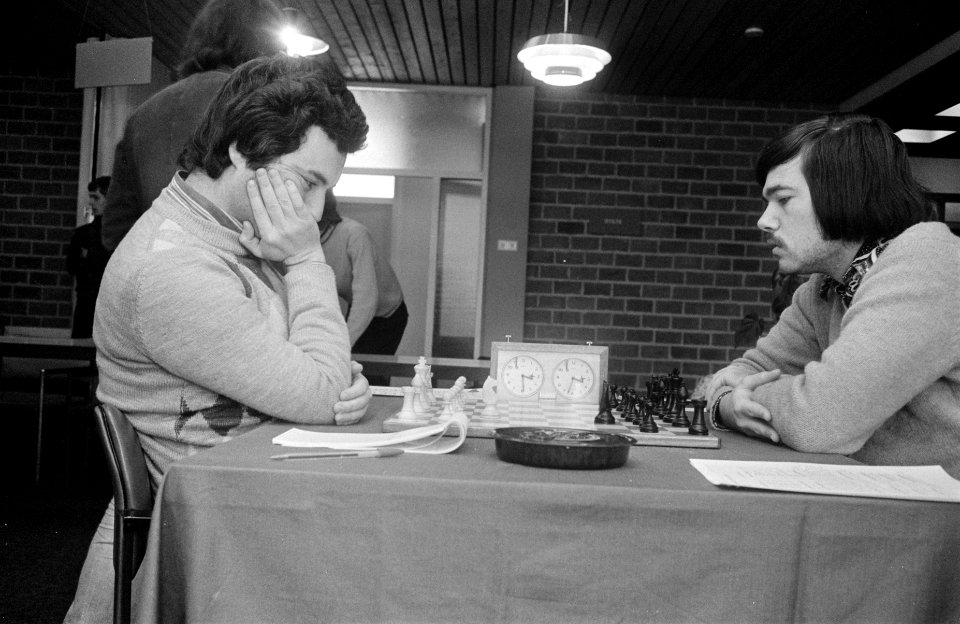 Browne (rechts) tegen Sonsonko, Bestanddeelnr 926-9693