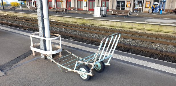 Brouette à bagages, gare de Saint-Germain-des-Fossés