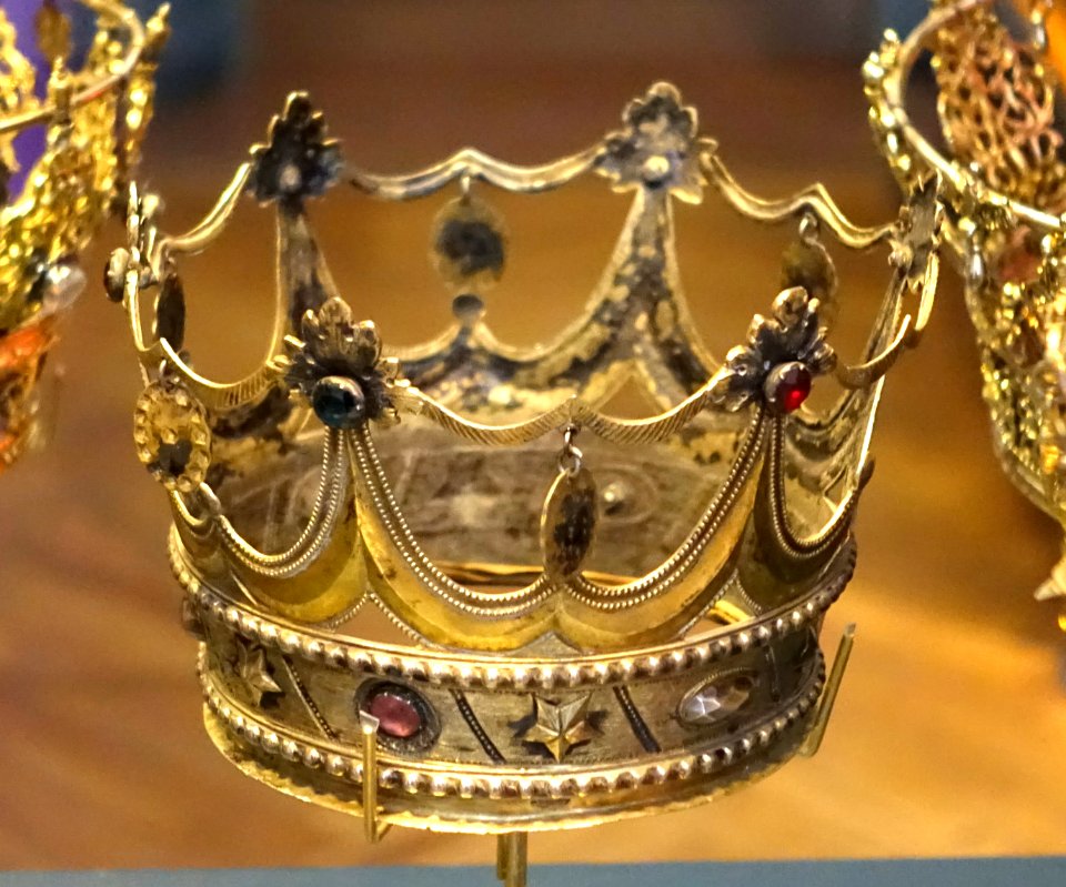 Bridal crown, made by G. Hagstrom, Stockholm, 1797, glass, silver, gilt - Nordiska museet - Stockholm, Sweden - DSC09731