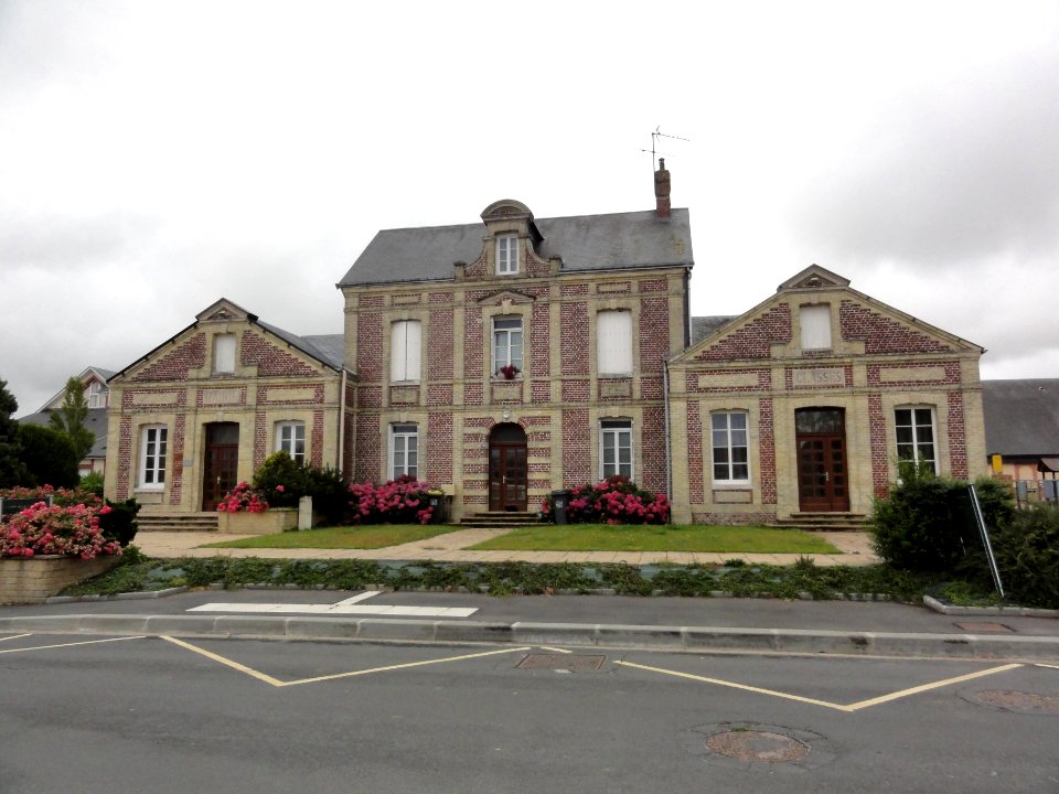 Bretteville-du-Grand-Caux (Seine-Mar.) école et ancienne mairie