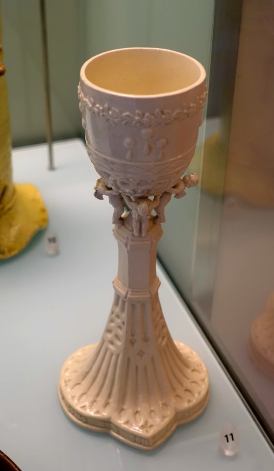 Bridal ewer by Manuel Gustavo Bordalo Pinheiro, Fabrica de Faiancas Bordalo Pinheiro, Caldas da Rainha, 1914, faience - Museu Nacional de Soares dos Reis - Porto, Portugal - DSC00366