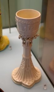 Bridal ewer by Manuel Gustavo Bordalo Pinheiro, Fabrica de Faiancas Bordalo Pinheiro, Caldas da Rainha, 1914, faience - Museu Nacional de Soares dos Reis - Porto, Portugal - DSC00366