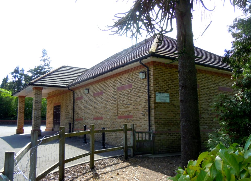 Brethren Meeting Room, Old Frensham Road, Lower Bourne, Farnham (May 2015) (2)