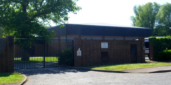 Brethren Meeting Room, Whitmore Way, Horley (June 2013) (2)