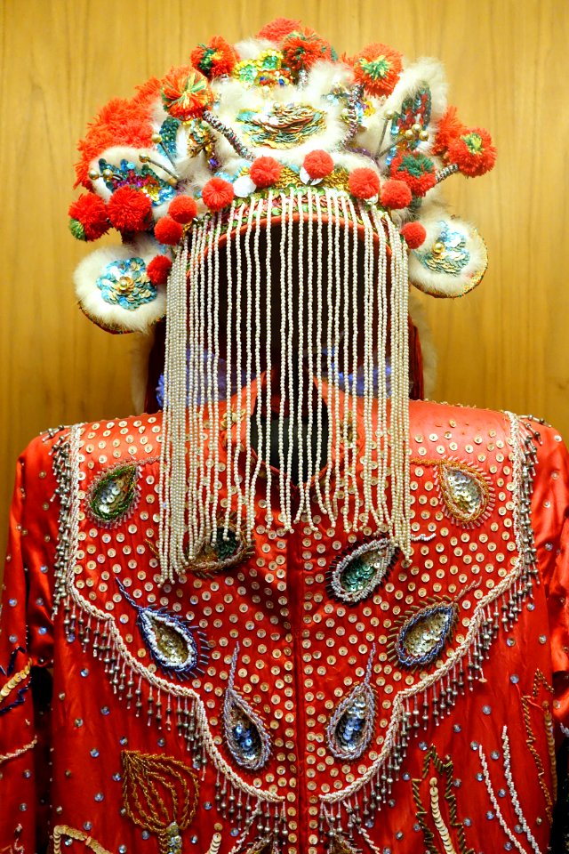 Bridal outfit, Hoa - Vietnam Museum of Ethnology - Hanoi, Vietnam - DSC03395 photo