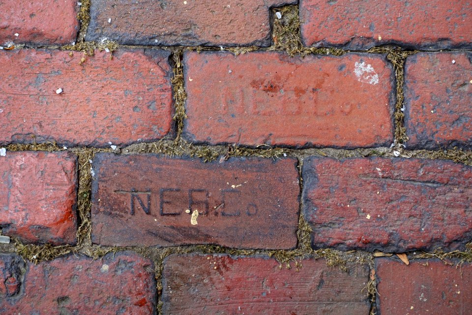 Brick sidewalk (NEB.Co) - Cambridge, MA - DSC02808