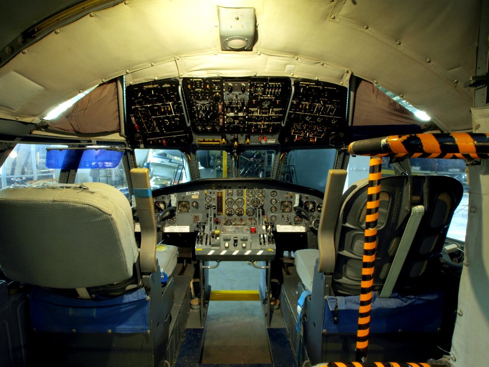 Breguet Atlantique cockpit pic1