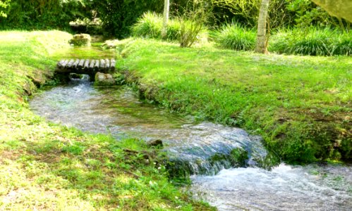 Bridge and cascade - Giardino di Ninfa, Italy - DSC02890