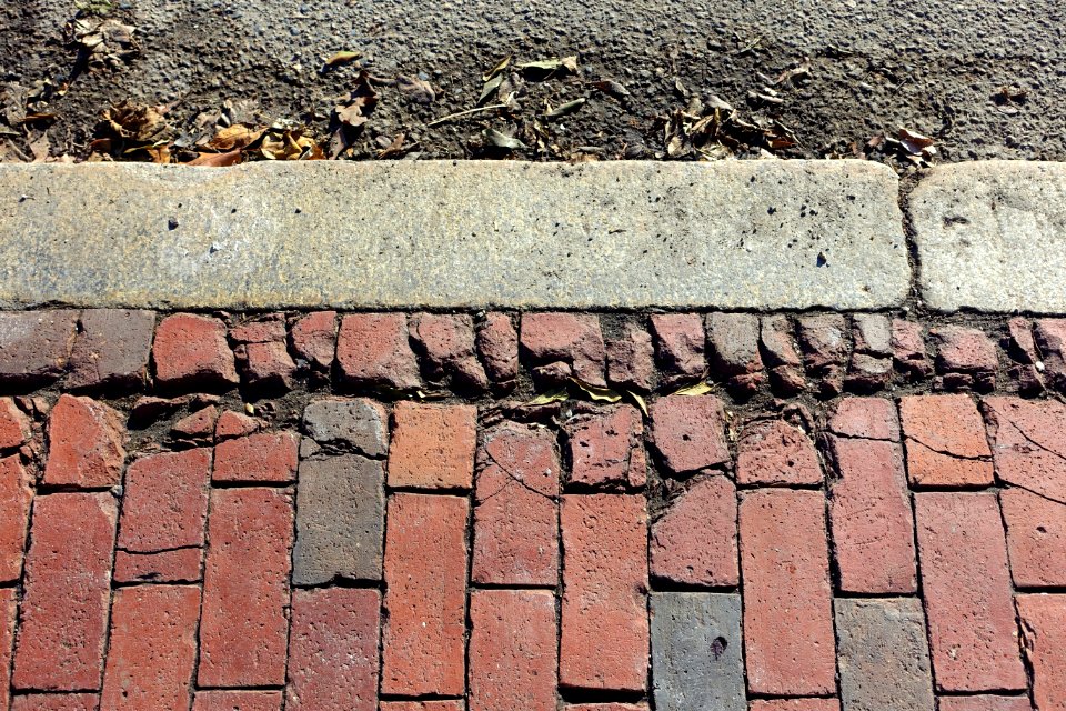 Brick sidewalk and granite curb - Beacon Hill - Boston, MA - DSC02231