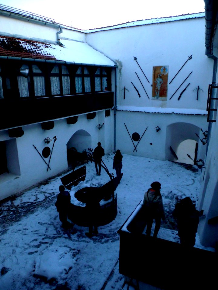 Brasov Fortress courtyard 07