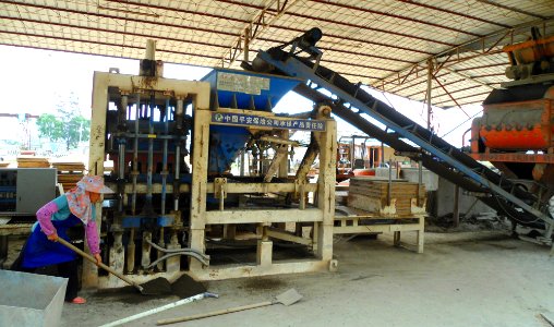 Brickworks in Hainan - cement vessel, maker, stacker 02