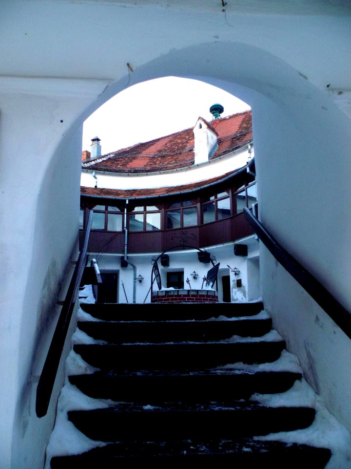 Brasov Fortress courtyard 05